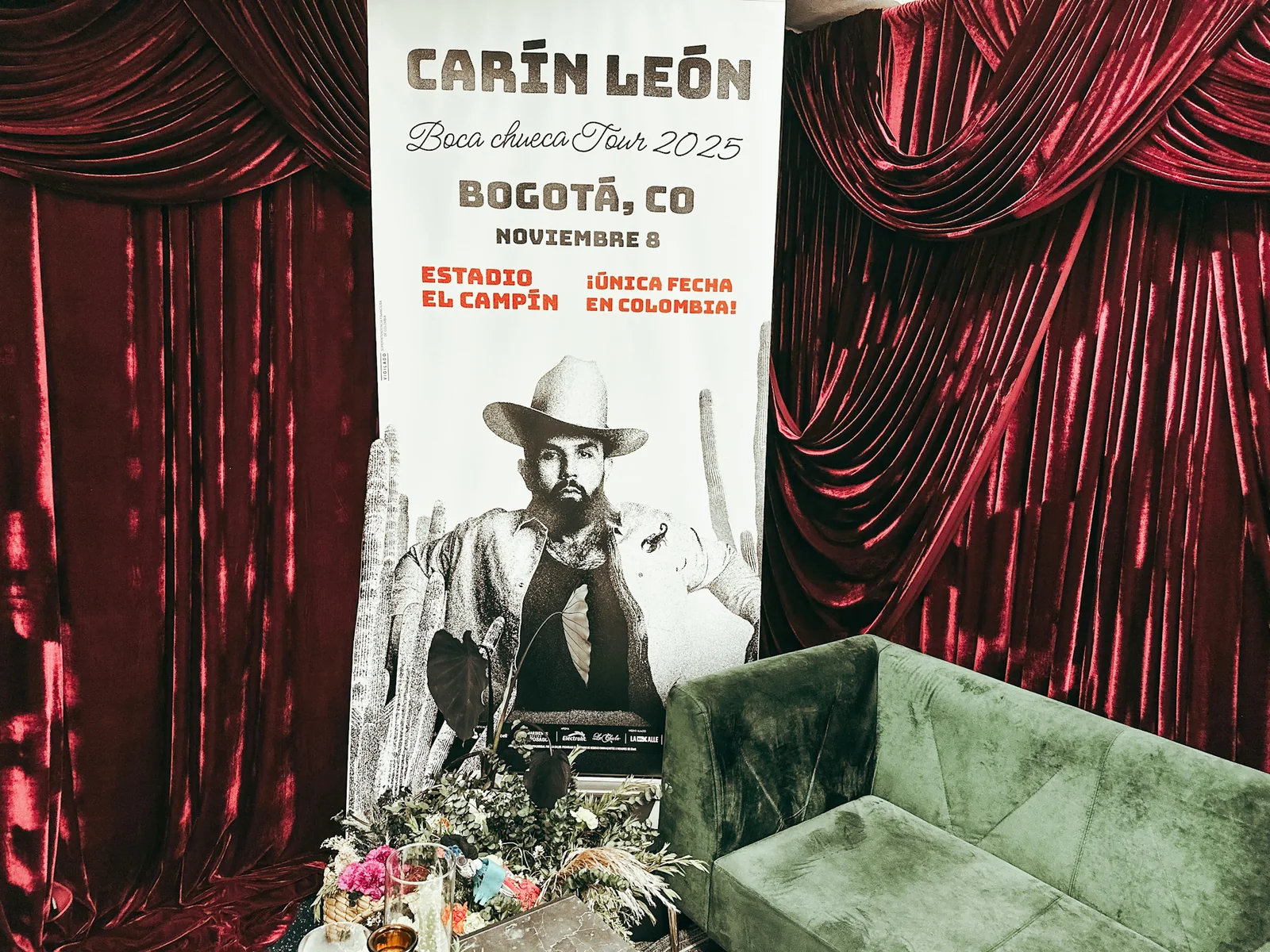 Cortinas en rojo y verde para un camerino